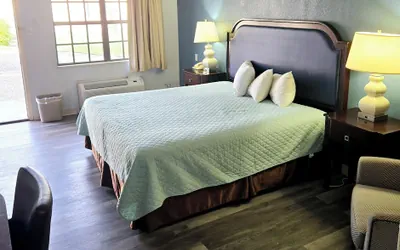 Photo 4 - Best Price Motel and Suites