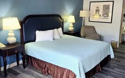 Photo 5 - Best Price Motel and Suites