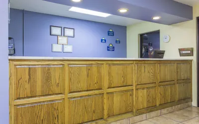 Photo 4 - Days Inn by Wyndham Kingman West