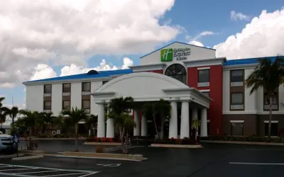 Photo 2 - Holiday Inn Express Hotel & Suites Lake Okeechobee by IHG