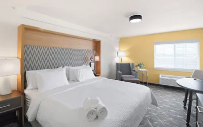 Photo 2 - Holiday Inn Redding by IHG