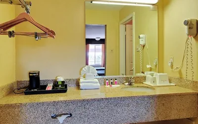 Photo 3 - Ramada by Wyndham Flagstaff East