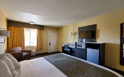 Photo 4 - Ramada by Wyndham Flagstaff East