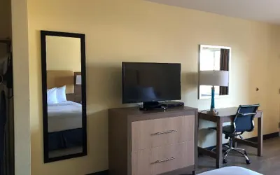 Photo 4 - Days Inn by Wyndham Hayward Airport