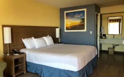 Photo 3 - Days Inn by Wyndham Hayward Airport