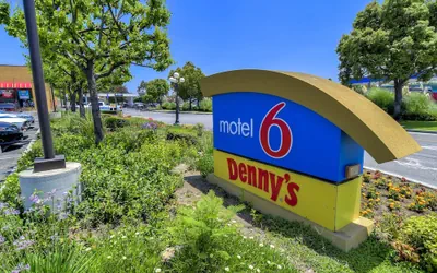 Motel 6 Claremont, CA