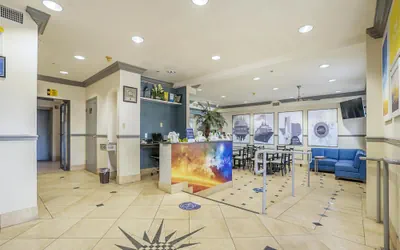 Photo 4 - Days Inn & Suites by Wyndham Webster NASA-ClearLake-Houston