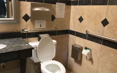 Photo 3 - Days Inn & Suites by Wyndham Webster NASA-ClearLake-Houston