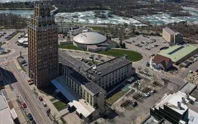 Photo 2 - Quality Hotel & Suites At The Falls