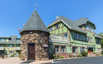 Photo 2 - Svendsgaard's Danish Lodge Americas Best Value Inn