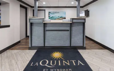 Photo 3 - La Quinta Inn by Wyndham Buffalo Airport