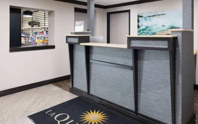 Photo 2 - La Quinta Inn by Wyndham Buffalo Airport