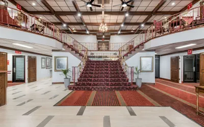 Photo 4 - Econo Lodge Truman Inn