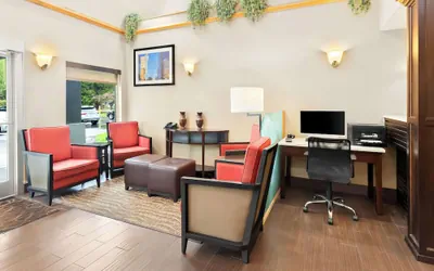 Photo 5 - Comfort Suites Portland Airport