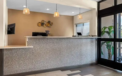 Photo 4 - Best Western University Inn