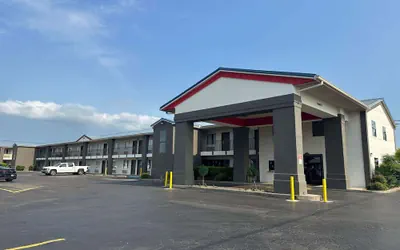 Photo 2 - Super 8 by Wyndham Monroe