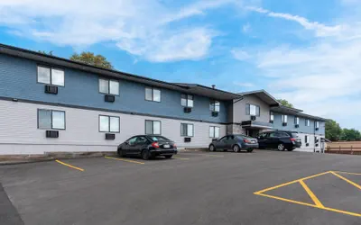 Photo 2 - Econo Lodge Madison East