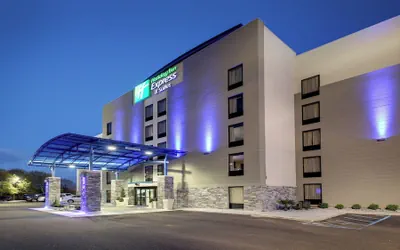 Photo 2 - Holiday Inn Express & Suites Jackson Downtown - Coliseum by IHG