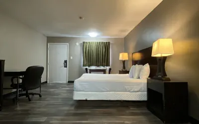 Photo 4 - Tourist Inn