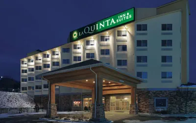Photo 2 - La Quinta Inn & Suites by Wyndham Butte