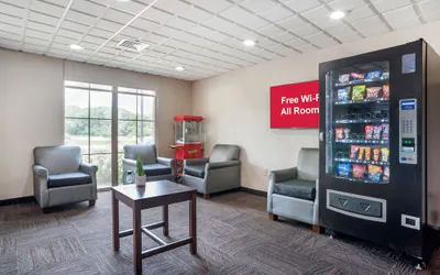 Photo 4 - Red Roof Inn PLUS+ & Suites Vicksburg