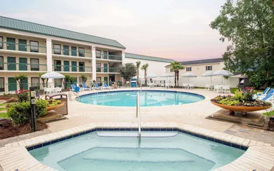 Photo 2 - Econo Lodge Inn & Suites Foley - North Gulf Shores
