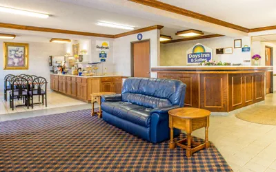 Photo 4 - Days Inn by Wyndham Pontoon Beach