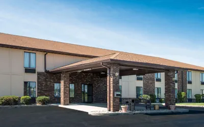 Photo 2 - Days Inn by Wyndham Pontoon Beach