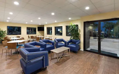 Photo 5 - Days Inn by Wyndham Biloxi Beach