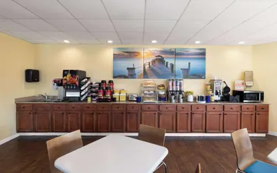 Photo 2 - Days Inn by Wyndham Biloxi Beach