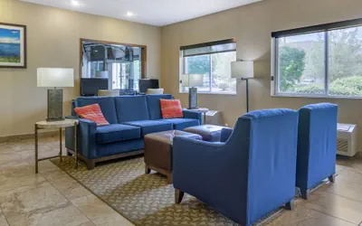 Photo 4 - Comfort Inn & Suites Bothell - Seattle North