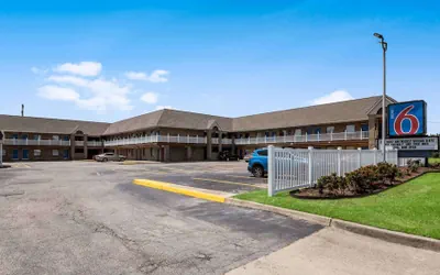 Photo 2 - Motel 6 Portsmouth, VA