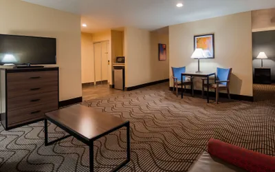 Photo 5 - Best Western Plus Heritage Inn
