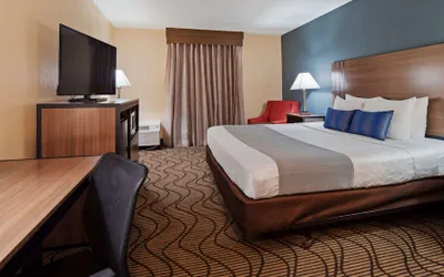 Photo 2 - Best Western Plus Heritage Inn