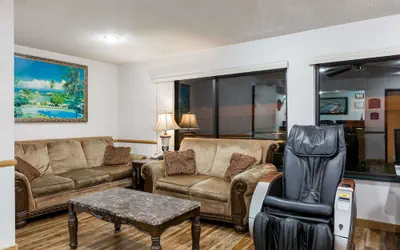 Photo 3 - Howard Johnson by Wyndham Wichita Airport