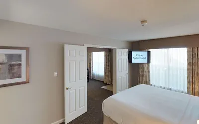 Photo 4 - Chase Suites Hotel Brea-Fullerton