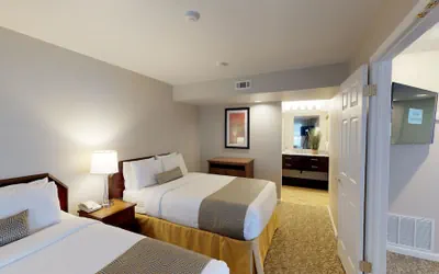 Photo 5 - Chase Suite Hotel Newark-Fremont