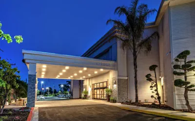 Photo 2 - Hampton Inn Vallejo