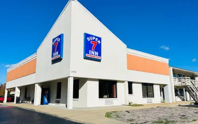 Photo 2 - Super 7 Inn Tupelo
