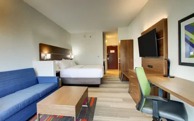 Photo 4 - Holiday Inn Express & Suites Aurora - Naperville by IHG