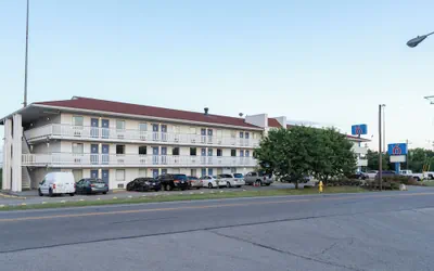 Photo 2 - Motel 6 Cincinnati, OH