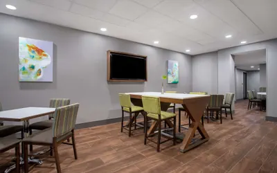 Photo 4 - Hampton Inn Iowa City/Coralville