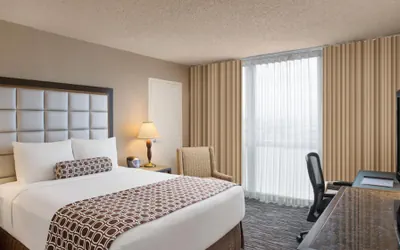 Photo 5 - Crowne Plaza San Francisco Airport by IHG