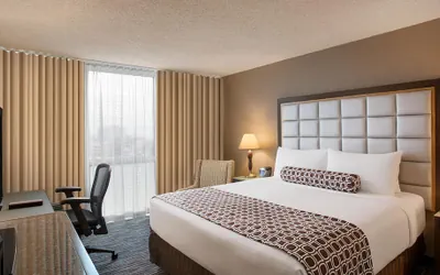 Photo 3 - Crowne Plaza San Francisco Airport by IHG