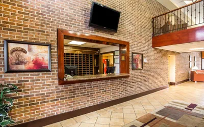 Photo 4 - LikeHome Extended Stay Hotel Warner Robins