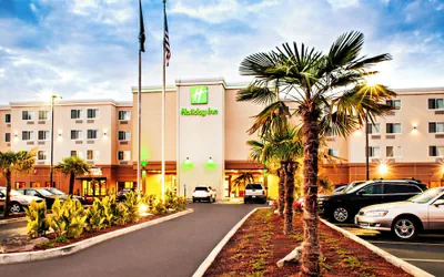 Photo 2 - Holiday Inn Salem by IHG