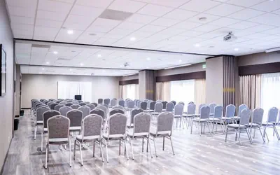 Photo 3 - Holiday Inn Salem by IHG