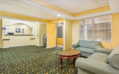 Photo 2 - Days Inn by Wyndham Blytheville