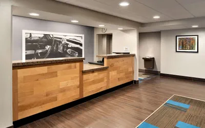 Photo 5 - Hampton Inn Appleton-Fox River Mall Area