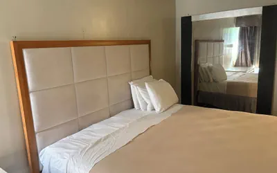 Photo 5 - Airway Inn at LaGuardia